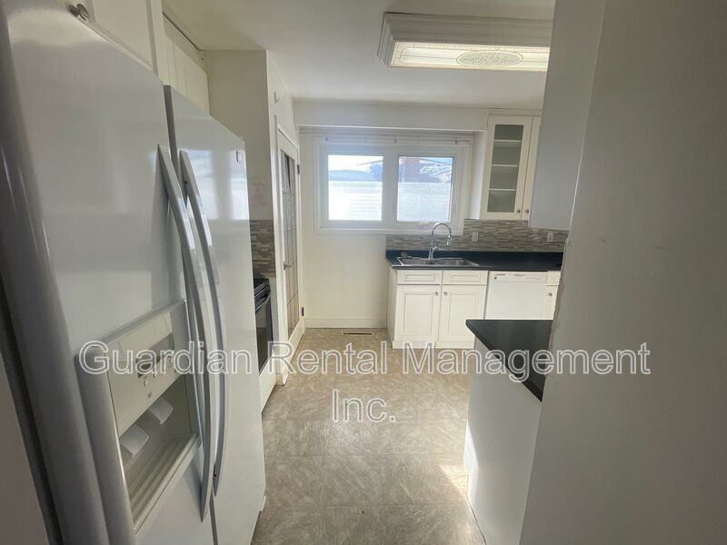 110 Stardust Cres #1 - Photo 3 of 22