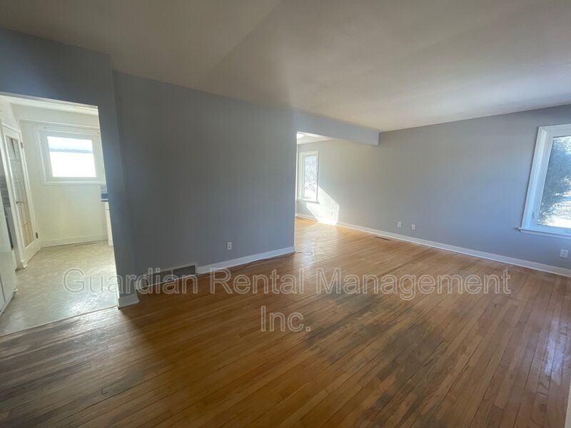 110 Stardust Cres #1 - Photo 5 of 22