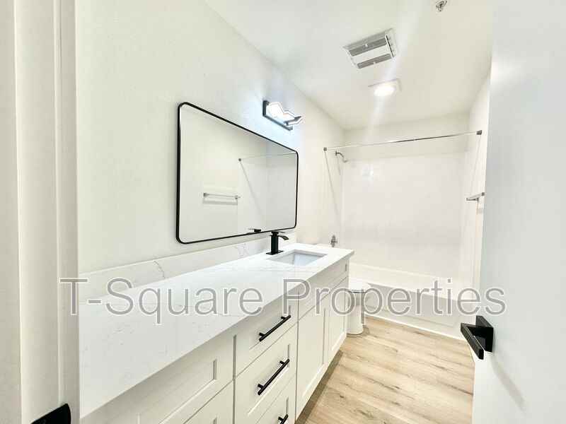 7041 S 116th Pl #203 - Photo 5 of 19