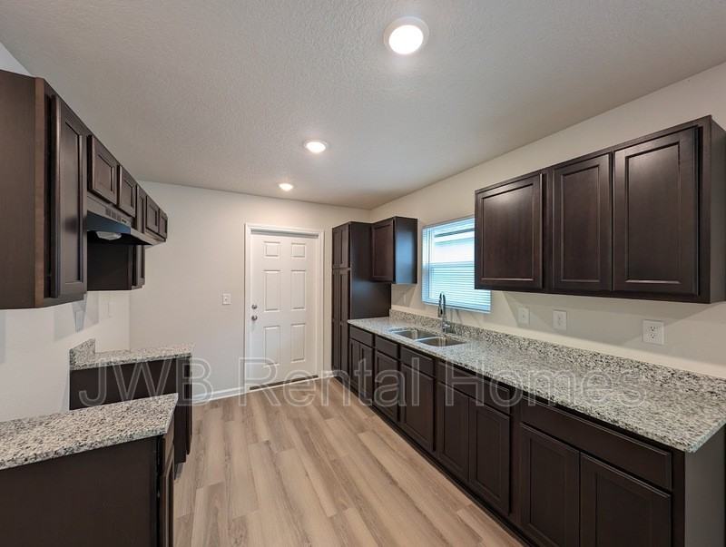 1438 W 6th St - Photo 3 of 13