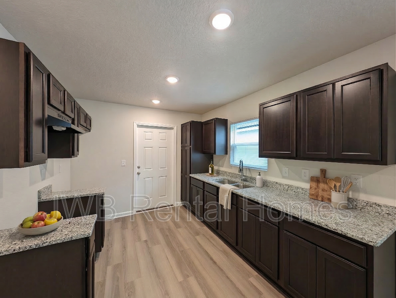 1438 W 6th St - Photo 4 of 13