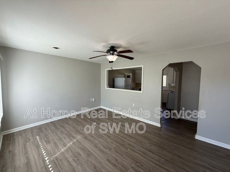 1465 E Seminole St - Photo 2 of 10
