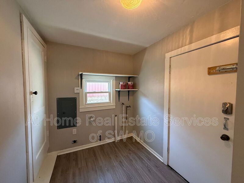 1465 E Seminole St - Photo 5 of 10