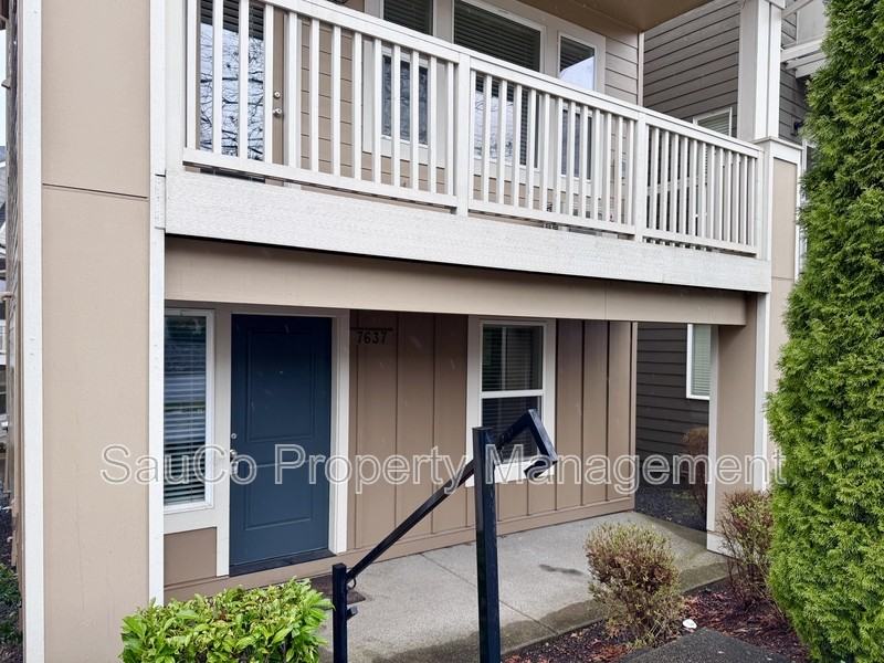 7637 Nw 170th Ave - Photo 3 of 30