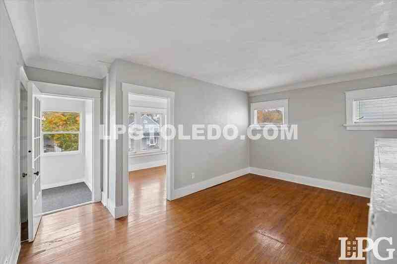 2037 Alvin St - Photo 5 of 29