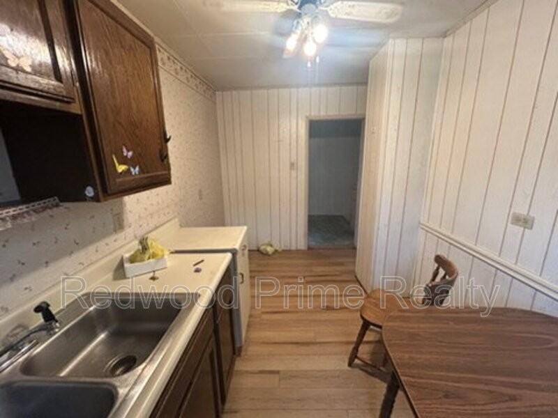 645 Coleman Ave - Photo 4 of 10