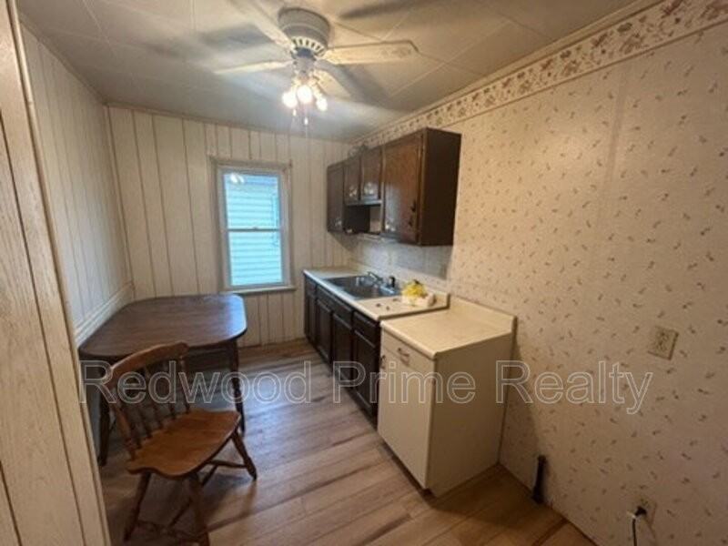 645 Coleman Ave - Photo 5 of 10