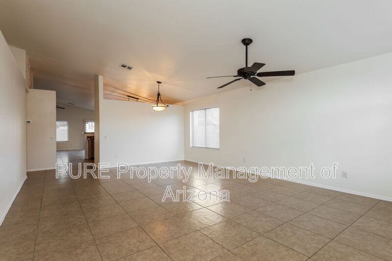 1870 E Oakland St - Photo 4 of 28