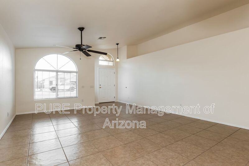 1870 E Oakland St - Photo 6 of 28