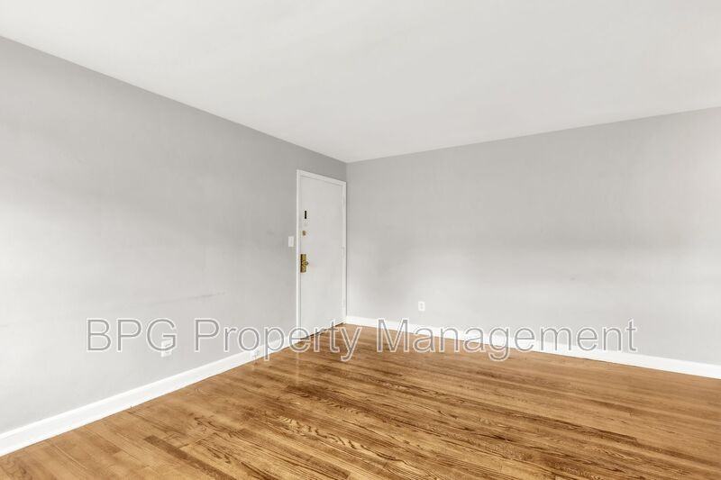 5721 11th St N #4 - Photo 5 of 26