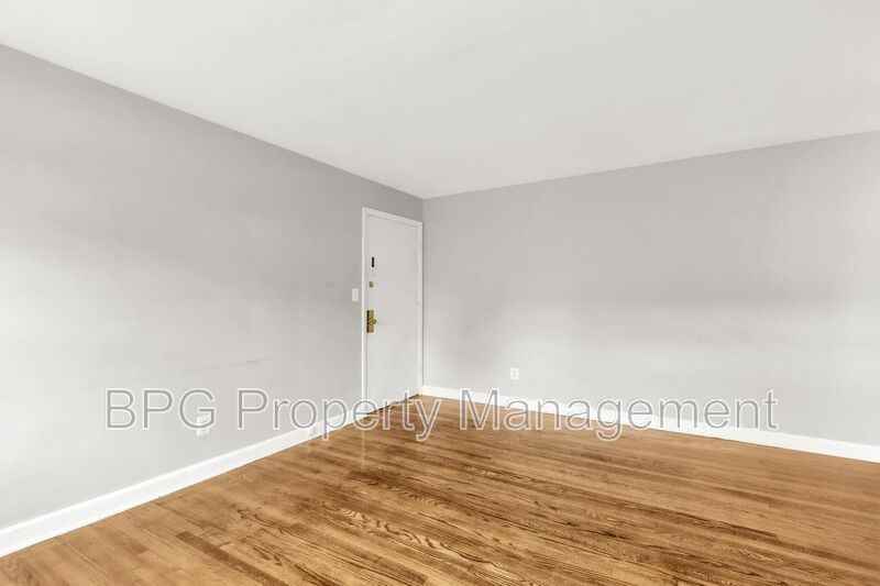 5721 11th St N #7 - Photo 5 of 23