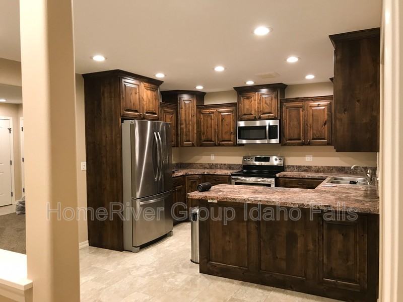 599 Crestview Ave - Photo 2 of 15