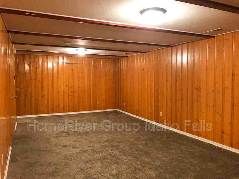 599 Crestview Ave - Photo 5 of 15