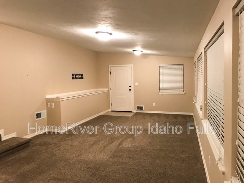 599 Crestview Ave - Photo 6 of 15