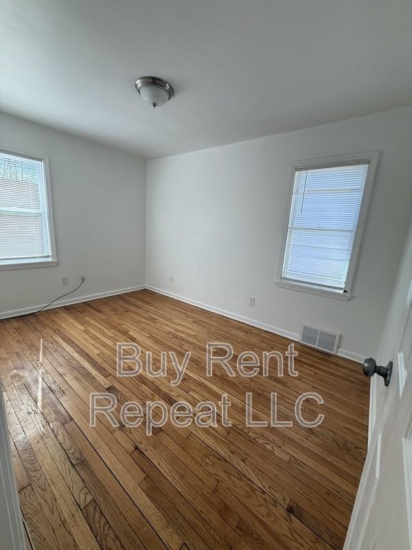 630 Jewell St - Photo 4 of 19