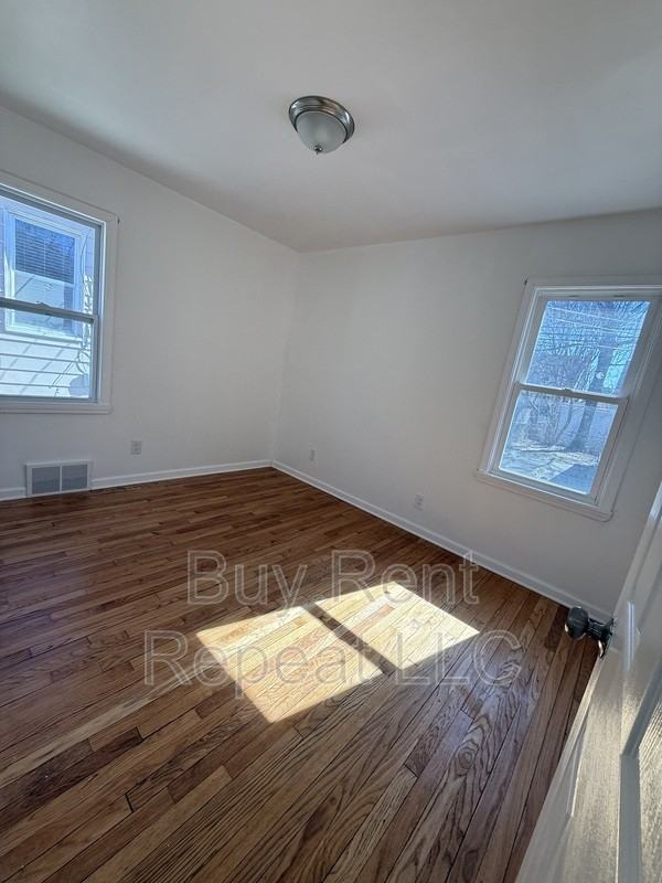 630 Jewell St - Photo 5 of 19