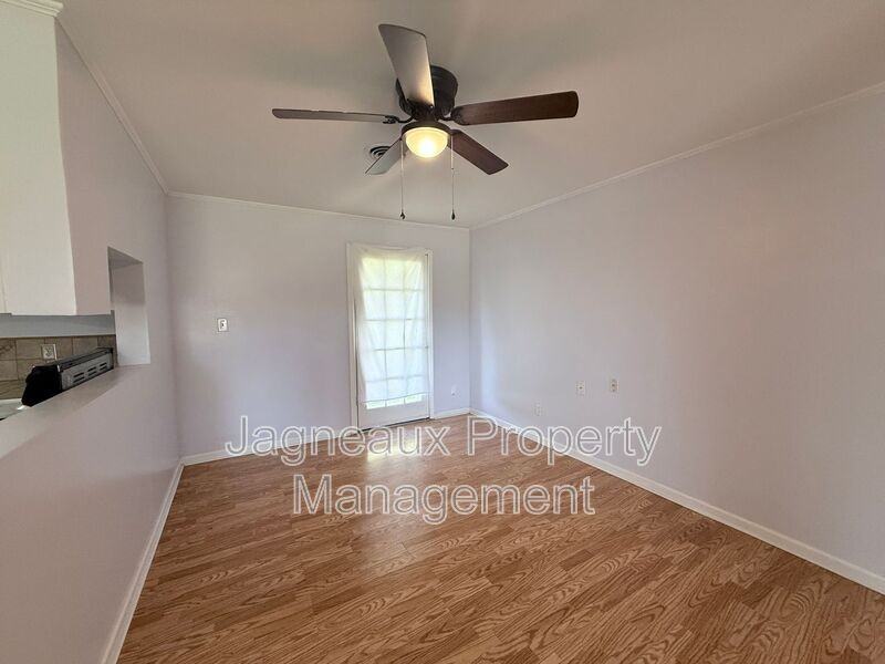 1524 Ruby Ln - Photo 4 of 9