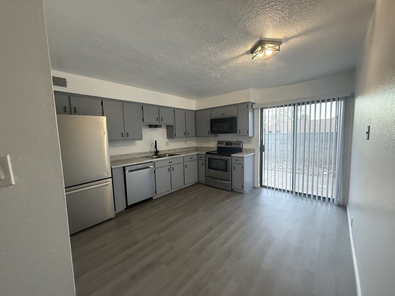 12340 Candelaria Rd Ne - Photo 4 of 22