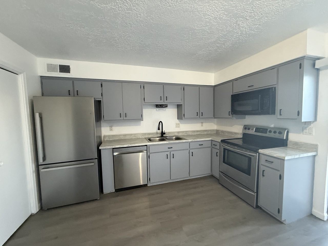 12340 Candelaria Rd Ne - Photo 5 of 22