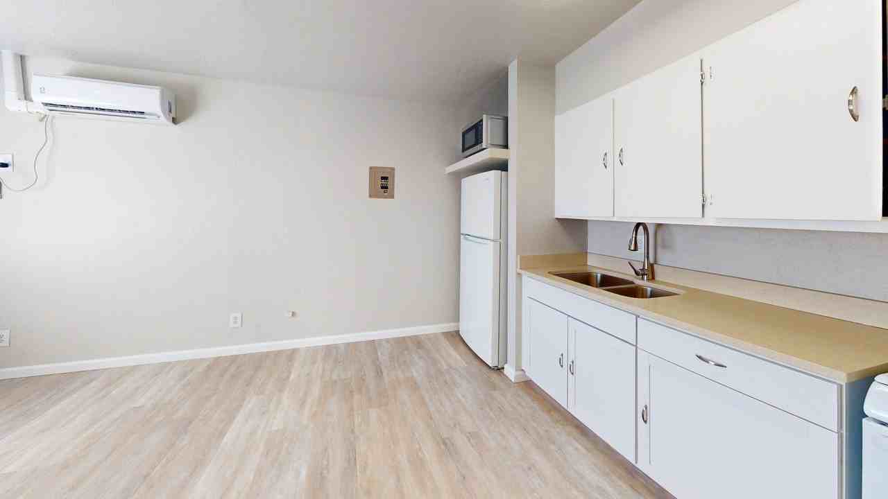 2104 Lead Ave Se - Photo 5 of 18