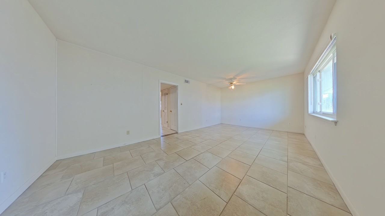 726 Eglin Pkwy Ne #4A - Photo 3 of 16