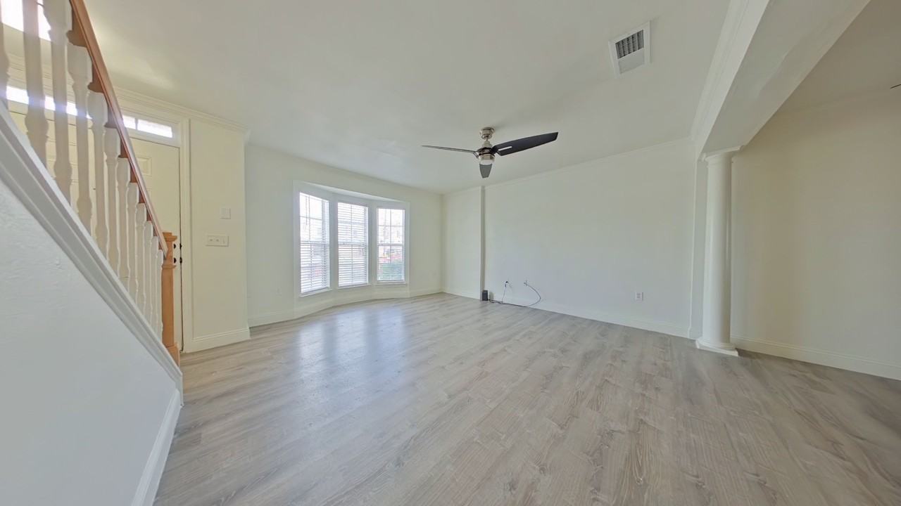 761 Majestic Dr - Photo 4 of 16