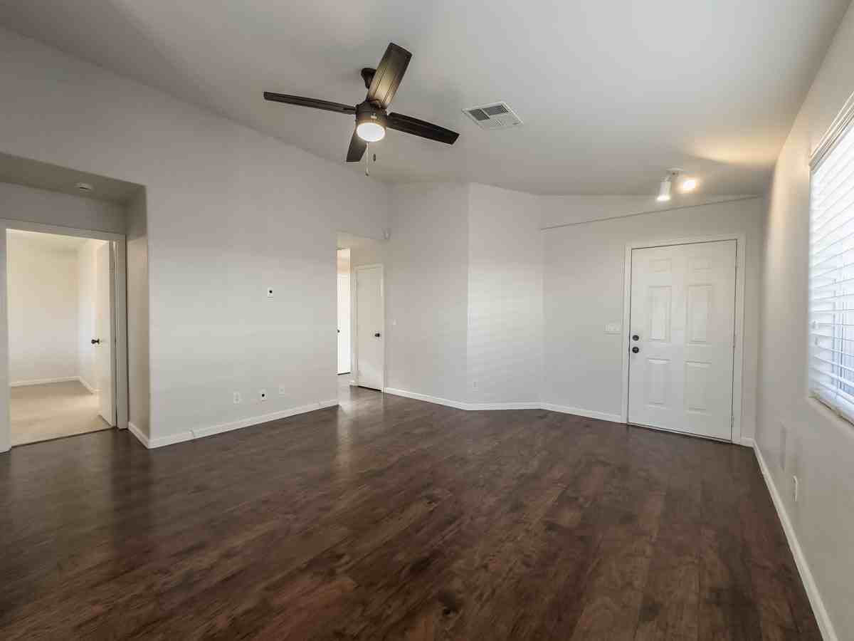 2827 W Campo Bello Dr - Photo 2 of 20