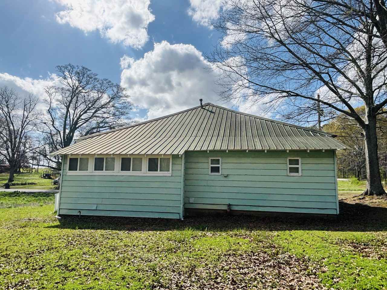 240 Clem Lowell Rd - Photo 5 of 18