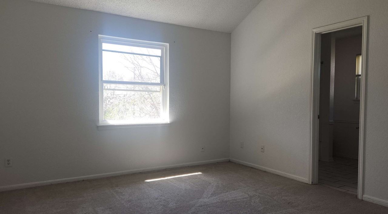 624 Atkinson Ave - Photo 5 of 11