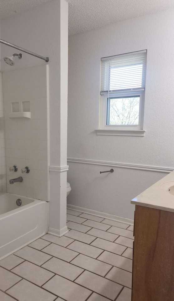 624 Atkinson Ave - Photo 6 of 11