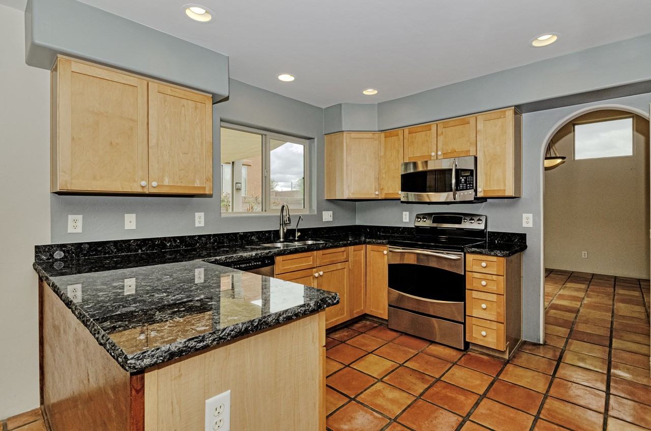 2974 N Cardell Cir - Photo 7 of 25