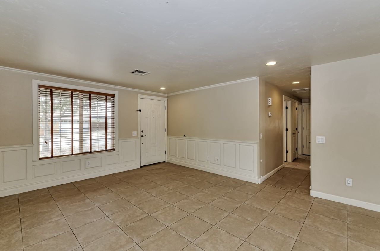 4560 W Jupiter St - Photo 4 of 25