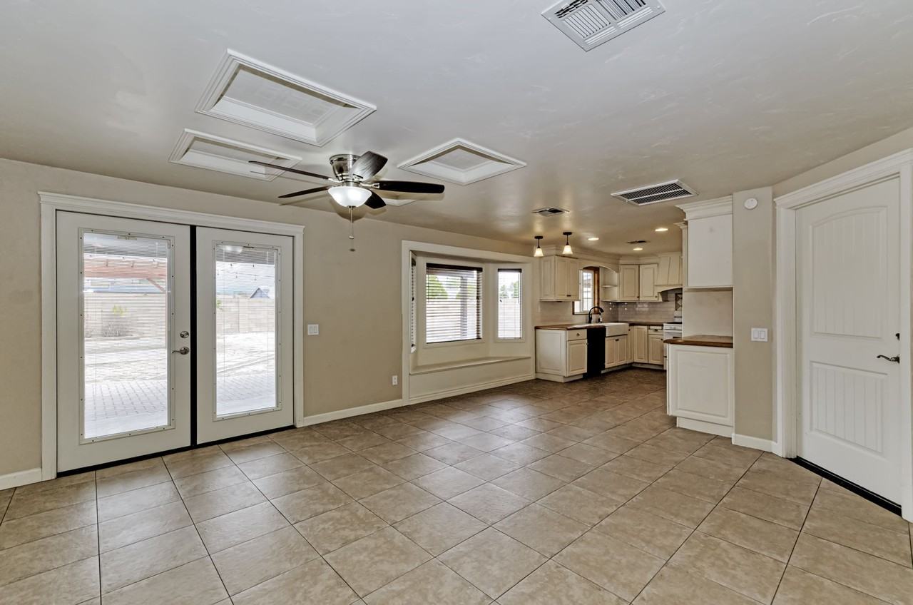 4560 W Jupiter St - Photo 5 of 25