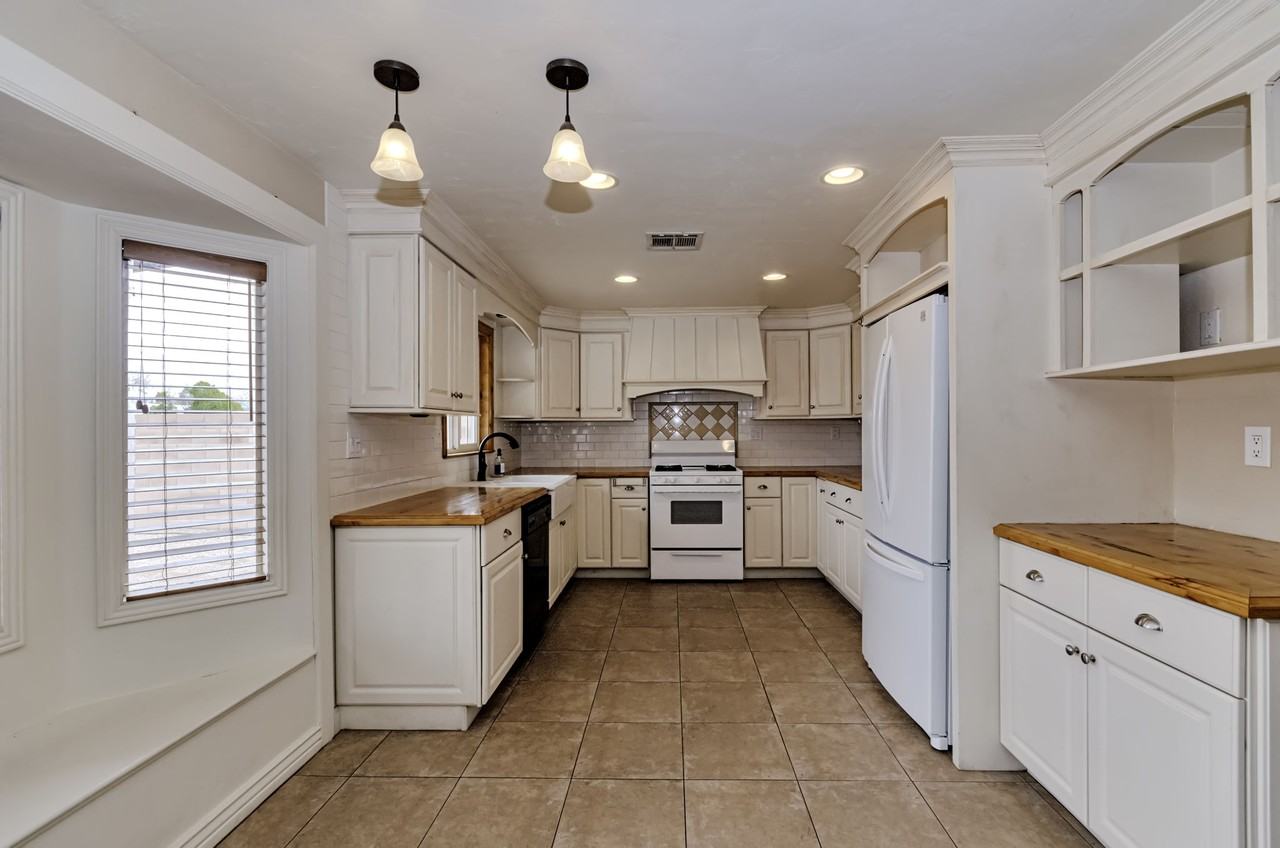 4560 W Jupiter St - Photo 7 of 25