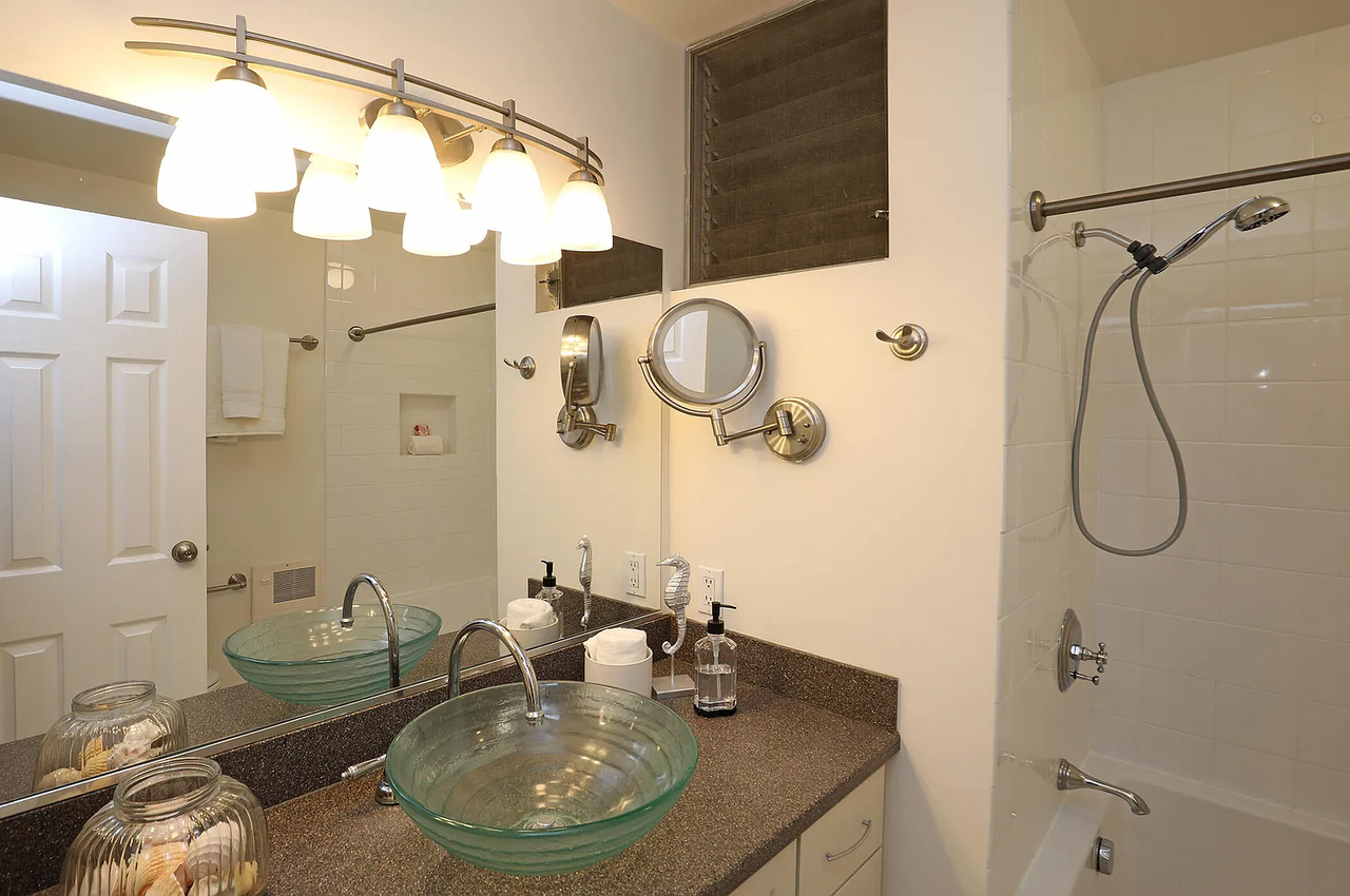 1078 Miramonte Dr - Photo 4 of 9