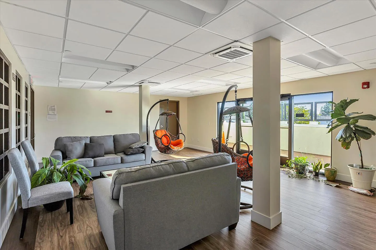 1368 El Camino Real - Photo 7 of 10