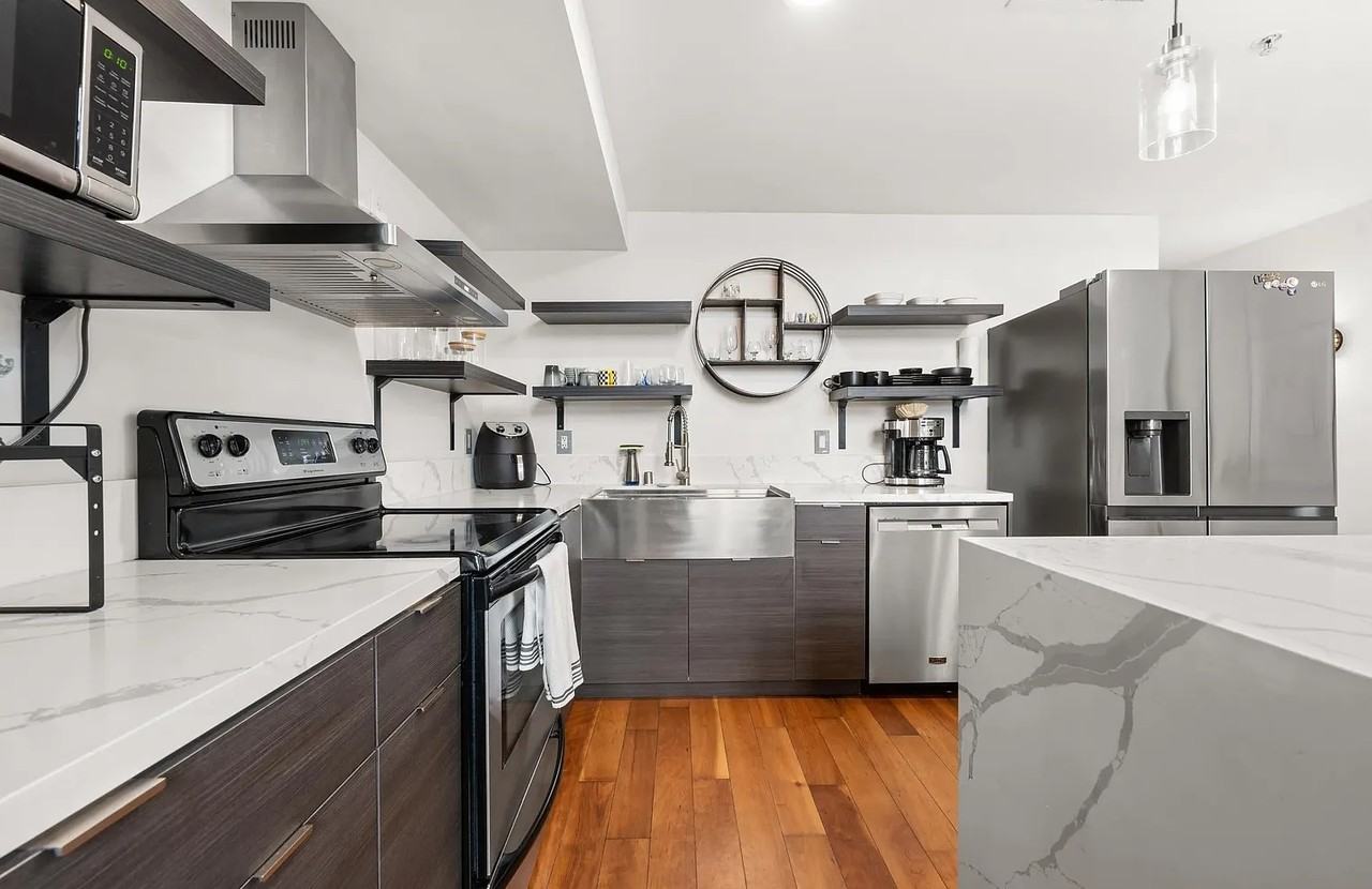 889 Date St - Photo 2 of 11