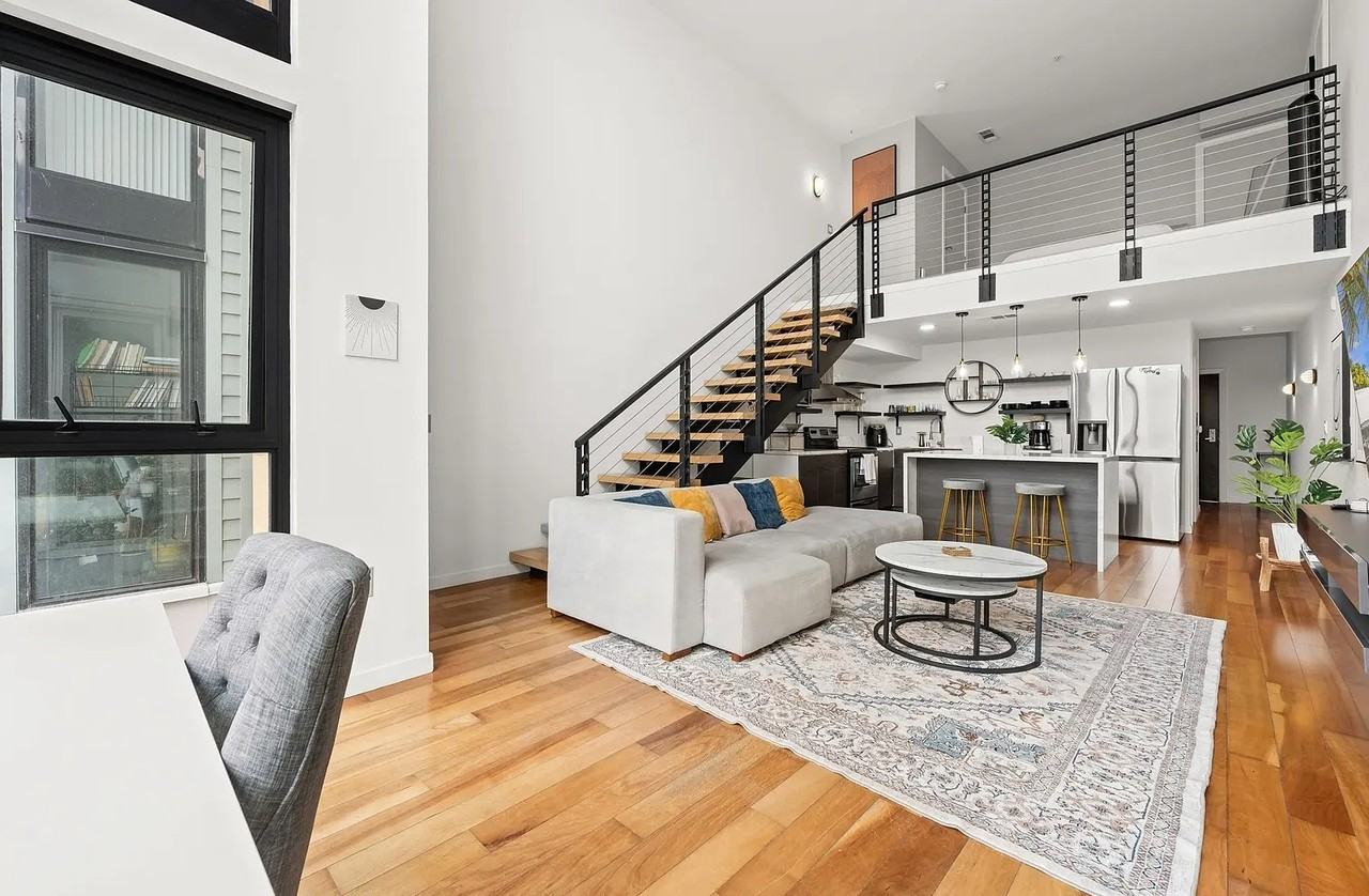 889 Date St - Photo 5 of 11