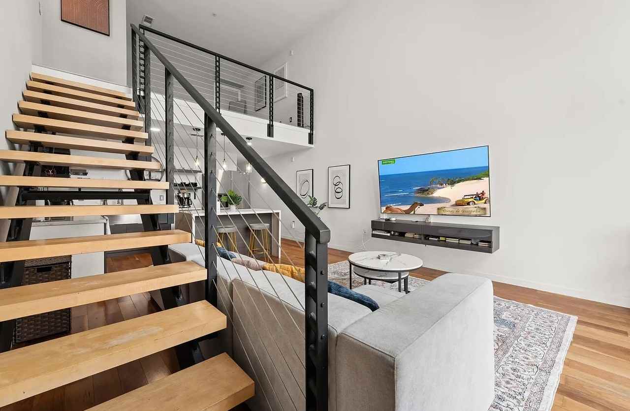 889 Date St - Photo 6 of 11