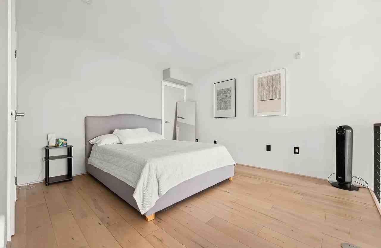 889 Date St - Photo 7 of 11