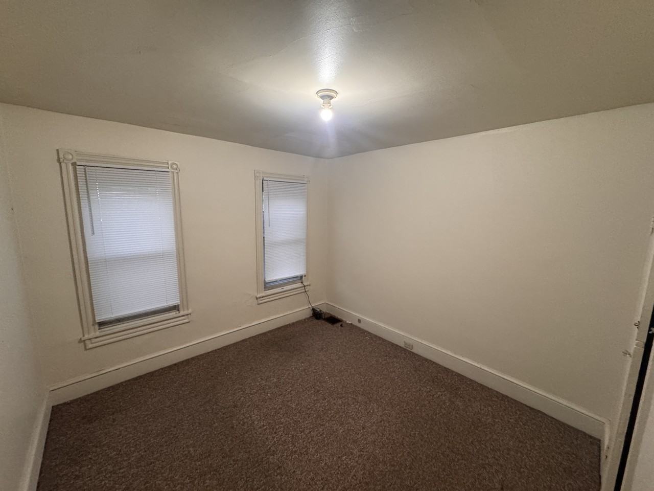 438 Linden St - Photo 5 of 11