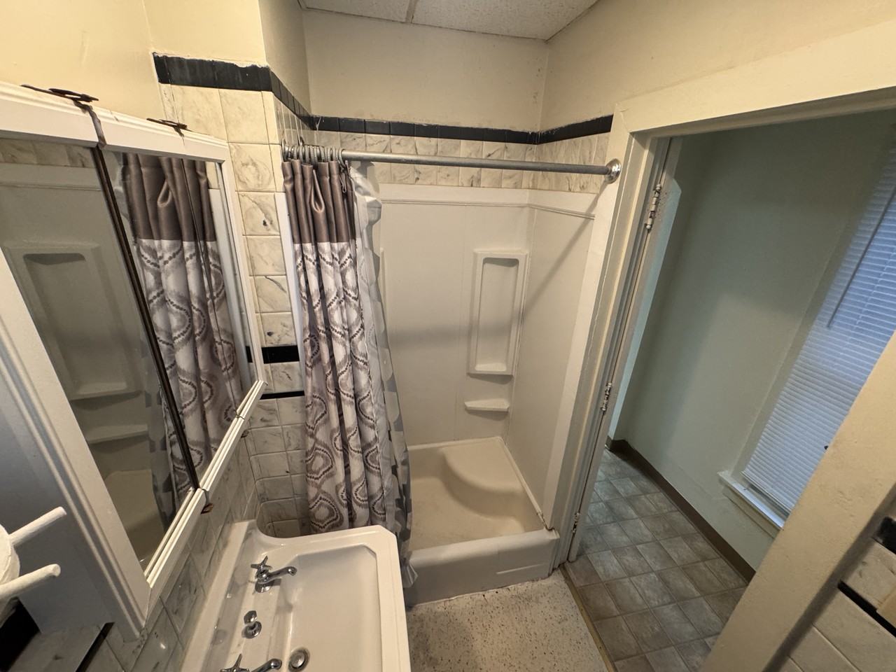 438 Linden St - Photo 6 of 11