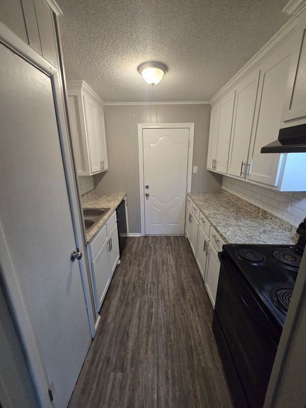 1001 Wright St - Photo 4 of 11