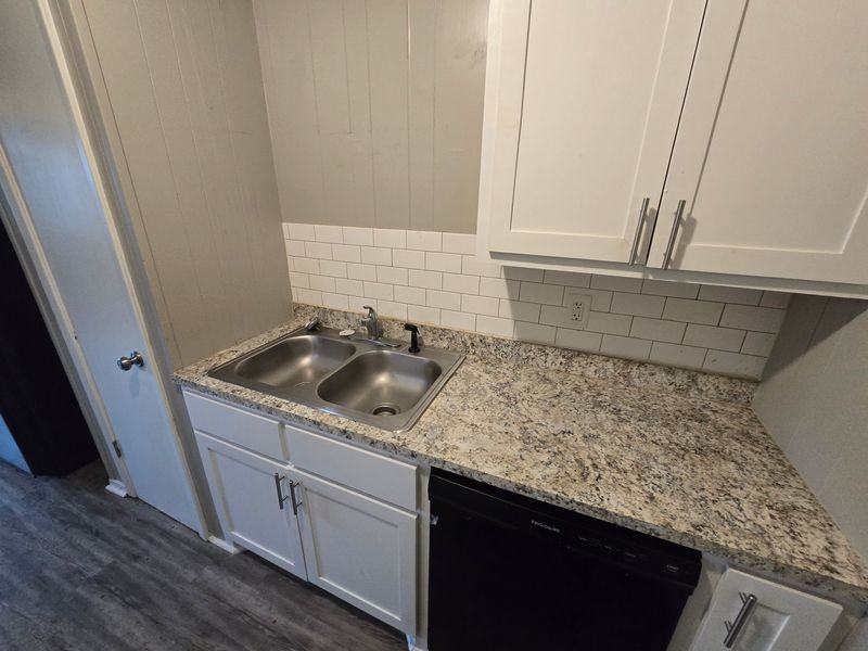 1001 Wright St - Photo 6 of 11