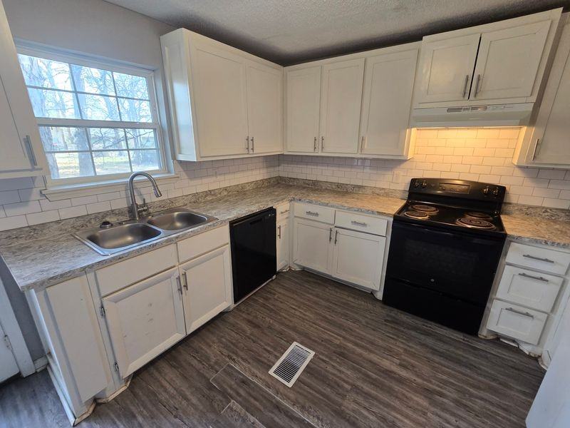 3701 Bowers St - Photo 6 of 16