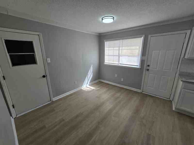 3501 Arapaho Trl - Photo 4 of 16