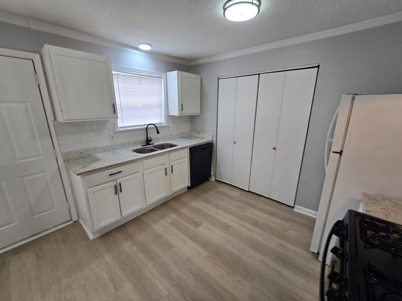 3501 Arapaho Trl - Photo 5 of 16