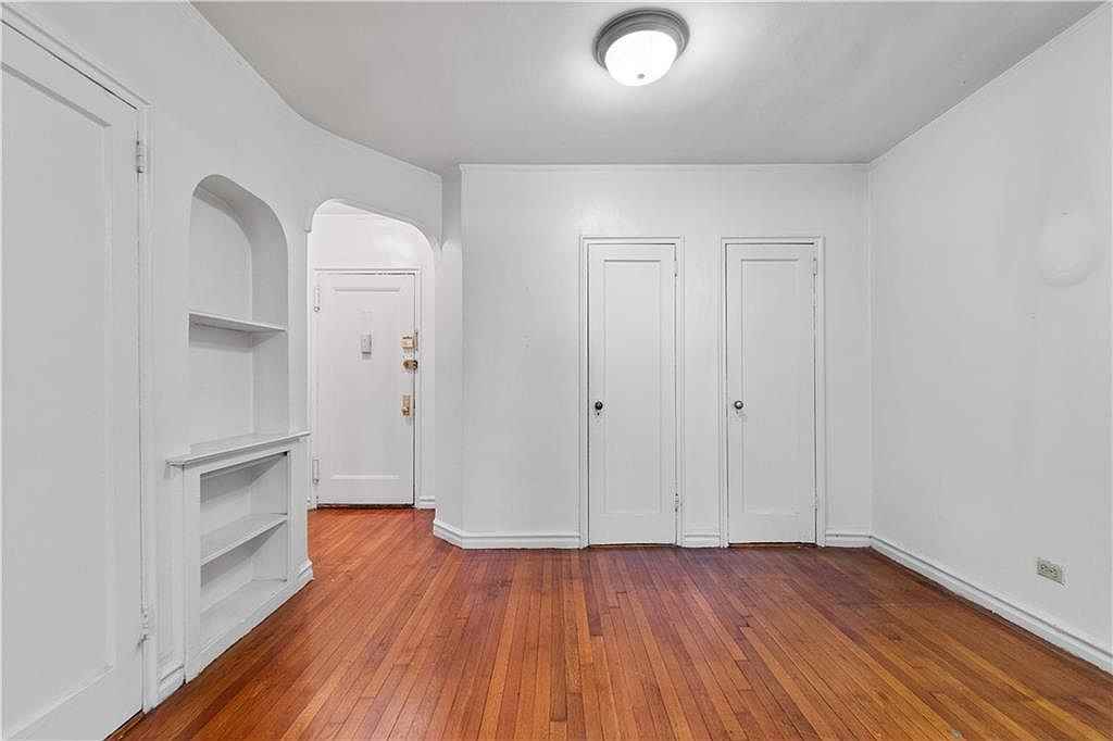 601 E 19th St #1L - Photo 2 of 9