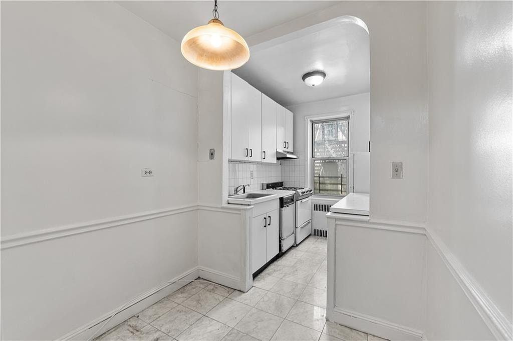 601 E 19th St #1L - Photo 6 of 9