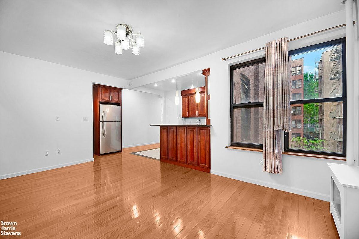 828 Gerard Ave #2G - Photo 2 of 7